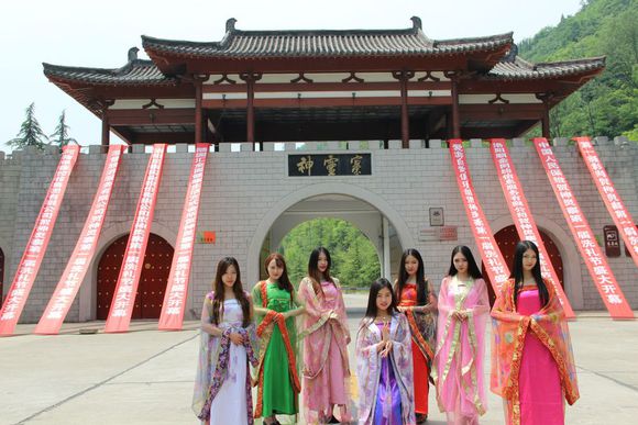 5.19 중국 여행 일 신 마을 관광지 입장권을 면하다.